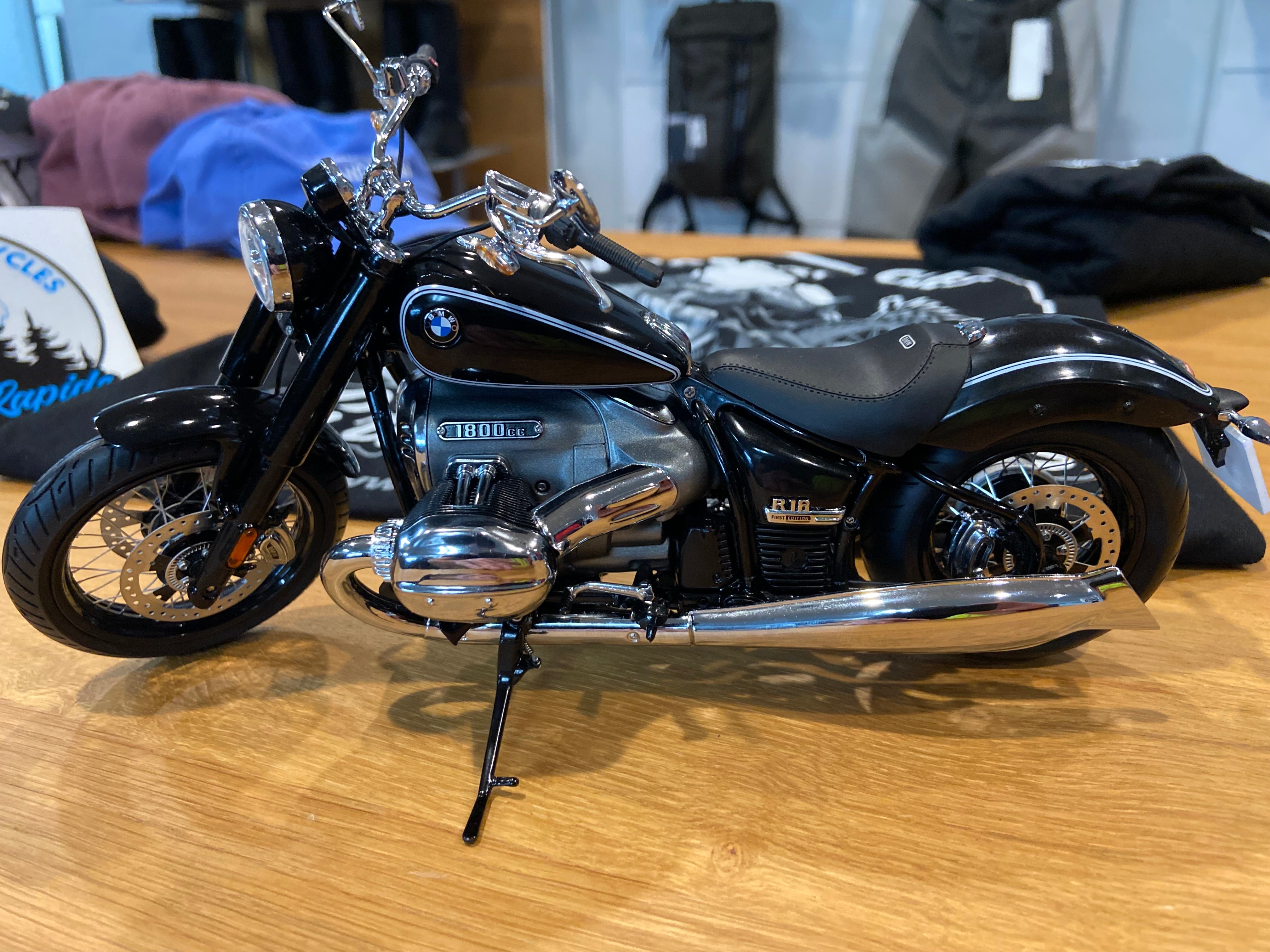 BMW R18 1:10 SCALE MODEL