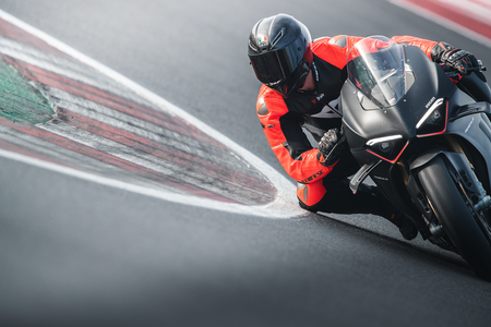 AGV Pista GP RR Carbon — Iridium Carbon — angle 10