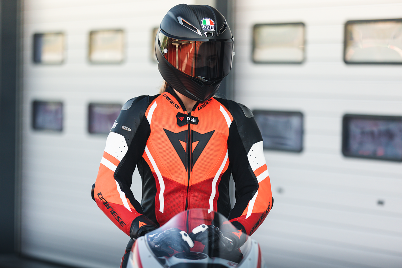 AGV Pista GP RR Carbon — Matte Carbon — angle 8