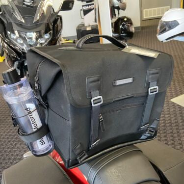 BMW R18 Medium Bag 27L – BMW Motorcycles of Grand Rapids