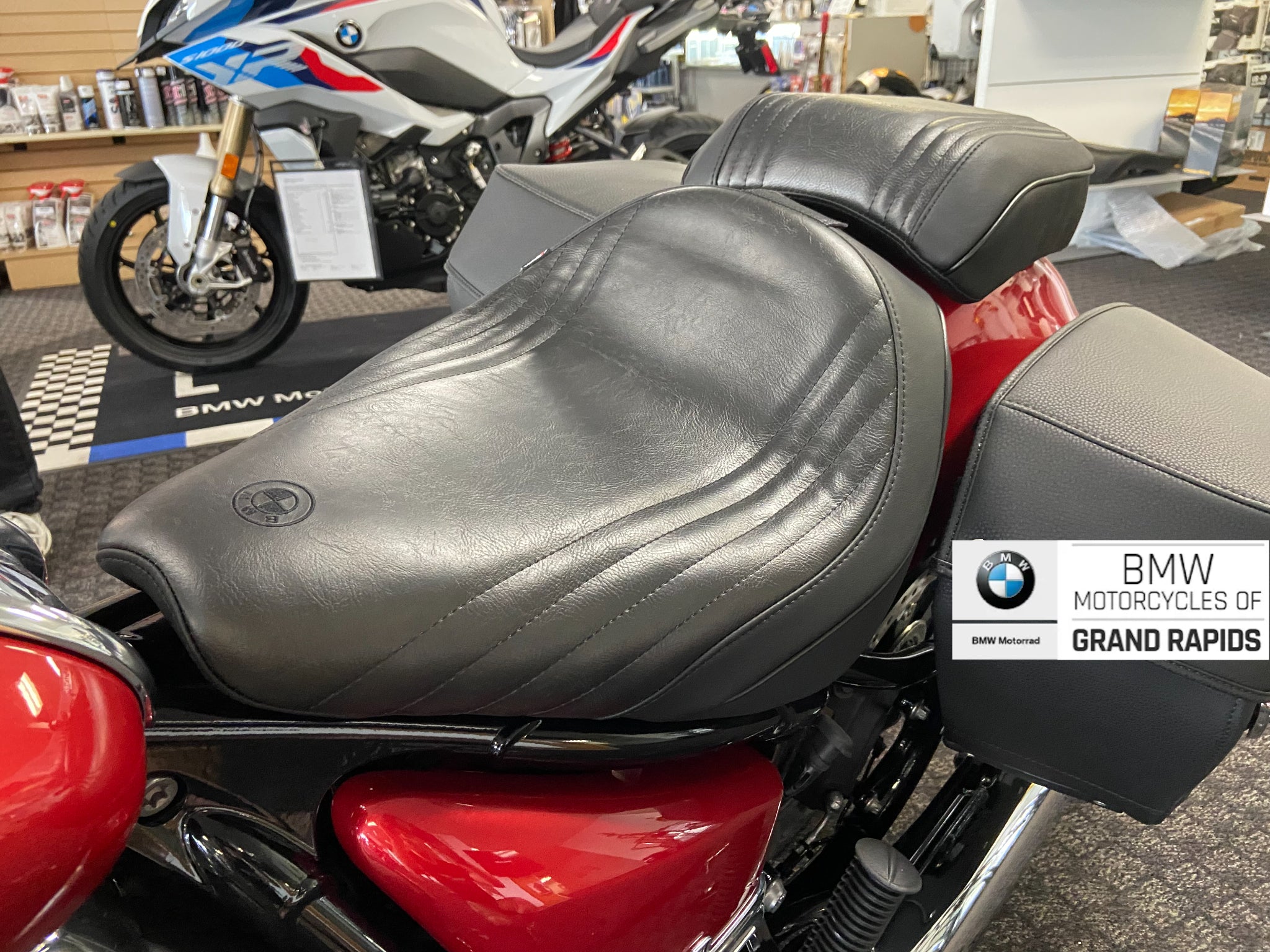 BMW DAY RIDER SEAT BLACK FITS 2021-2024 BMW R18 and R18 CLASSIC R18 ROCTANE