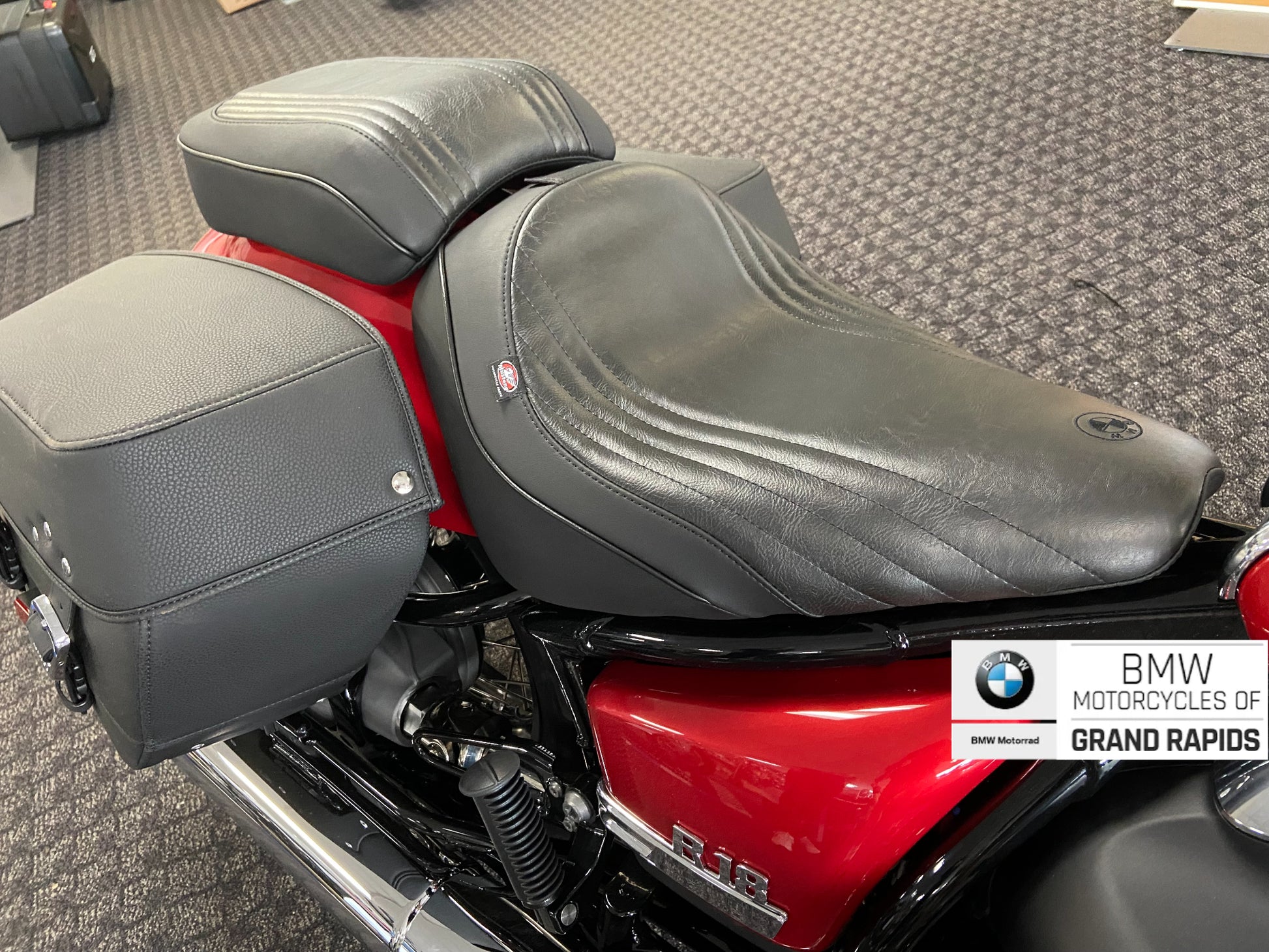 BMW DAY RIDER SEAT BLACK FITS 2021-2024 BMW R18 and R18 CLASSIC R18 RO ...